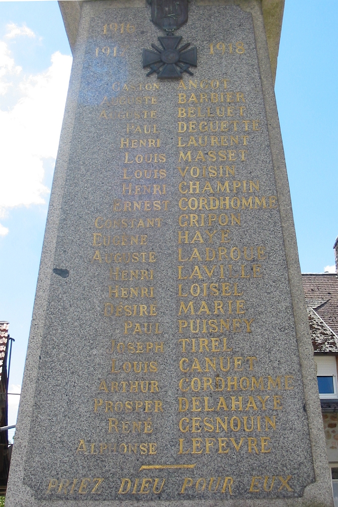 19190000 PONT-FARCY Monument au Morts à l'église 2.jpg